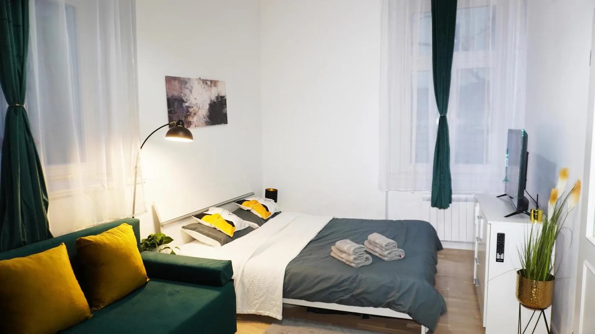Quiet Cozy Apartment In The Center Praga República Checa